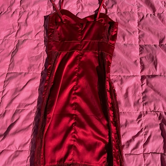 Red dress - Picture 3 of 4